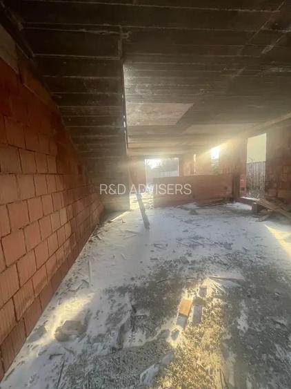 Casa la rosu / 1.328 mp teren / AC valabila / Otopeni 9 Mai - 11