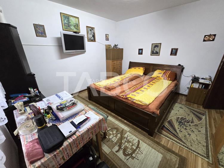 Casa de vanzare cu 6 camere 2 parcari curte libera 200 mp in Selimbar - 20