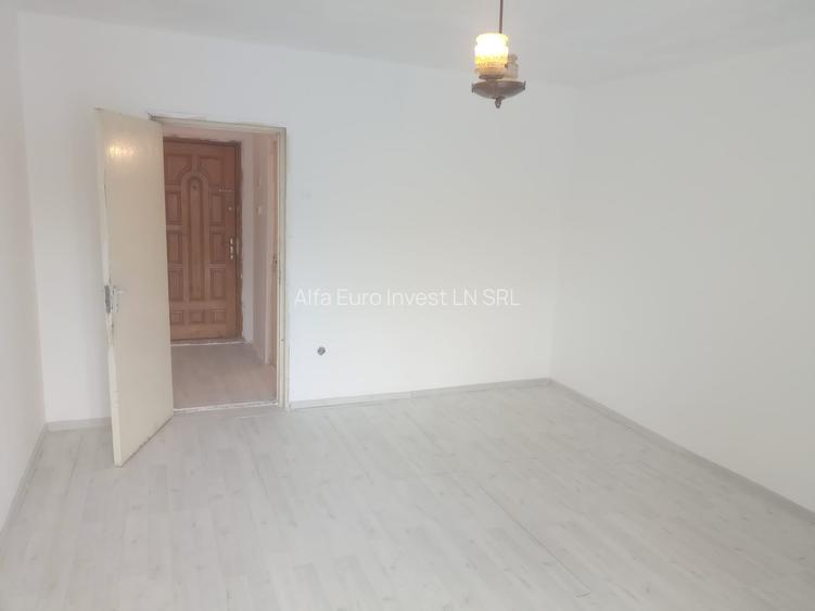 Garsoniera cu balcon, bloc turn, cu priveliste spre munti - 2