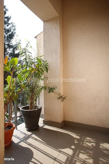 Închiriez apartament 2 camere + mansardă, Piața Muncii -Decebal, birou - 22