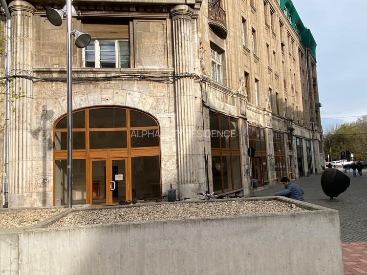 Spatiu stradal ULTRACENTRAL cu vitrine! Comision 0 - 5