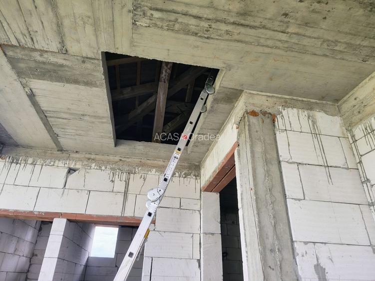 Casă la roșu,  – Oradea, str. Caișilor. 175 000 E . Comision 0 - 8