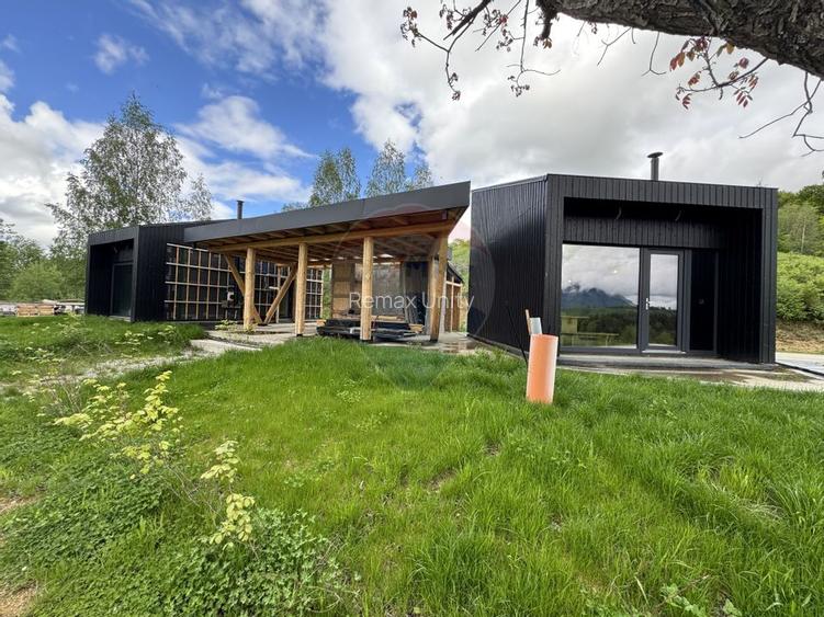 Doua case la munte, cu vedere superba, localizate in Poiana Marului - 33