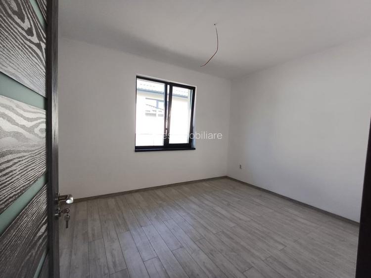 Casa cu 4 camere, 2 bai, beci spatios si 400 mp teren - 11