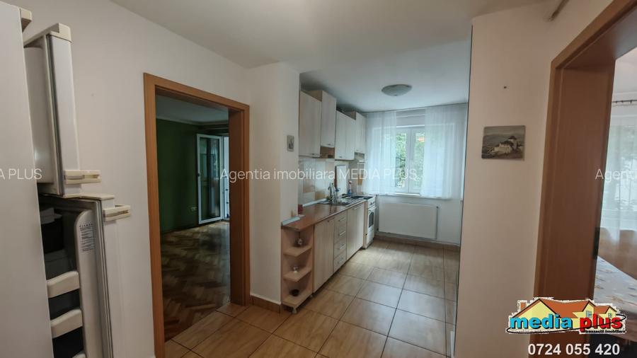 De vânzare apartament 3 camere – zona centrală - 2