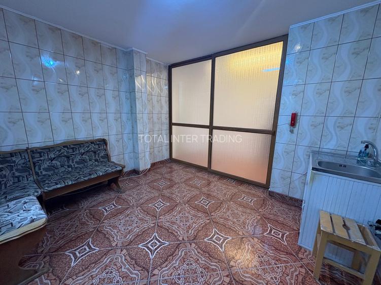 Vanzare-Sebastian, parc ,2 camere, 1/8, decomandat, bl. 95, liber, 118000 E - 4