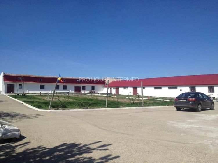 Ovidiu- teren intravilan cu constructii/ 4500mp /posibilitate parcelare - 2