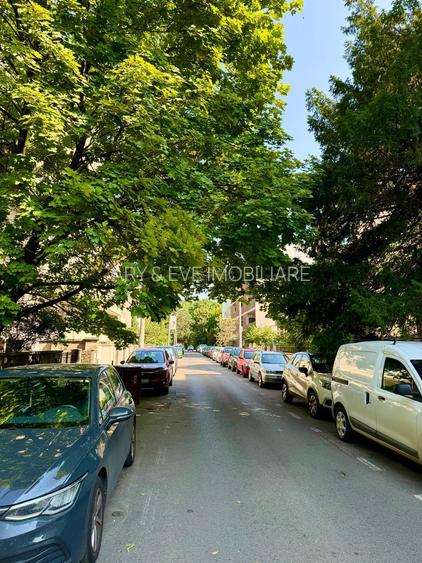 Proprietate spatioasa si versatila, formata din hochparter inalt si demisol - 23