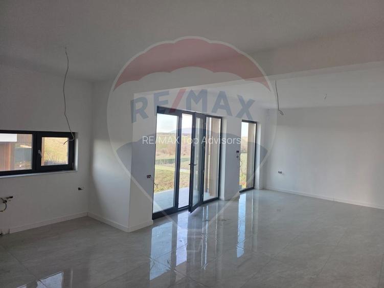 VANZARE Casă / Vilă PREMIUM 4 camere la pret normal - 12