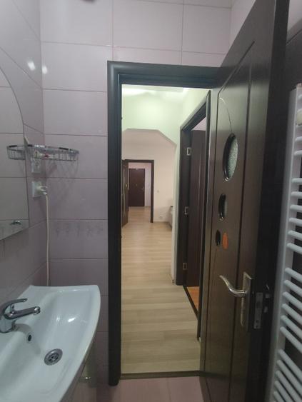 Apartament 3 camere, 2 bai , cu grădină, parcare, Cartier Tractorul