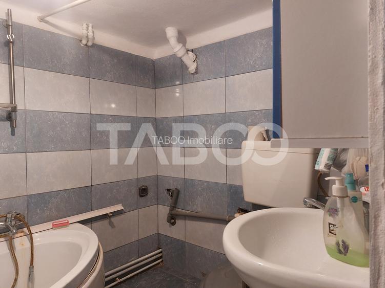Casa mica 3 dormitoare curte mica 60 mp zona Lupeni Sibiu - 11