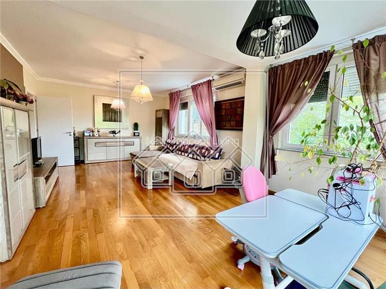 Apartament la vila - 80 mp, priveliste deosebita - Sub Arini - 2