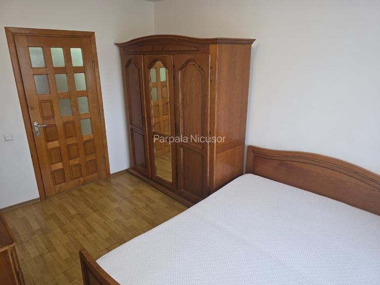Inchiriez apartament 3 camere, decomandat, Piata Gavana 370 euro / luna - 3