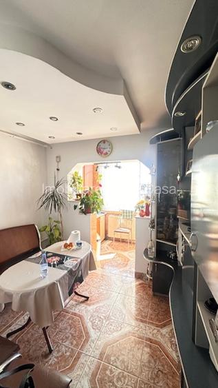 ZONA REPUBLICII (Sf.IOAN) 3camere etaj 4- acoperis,finisat si mobilat! - 3