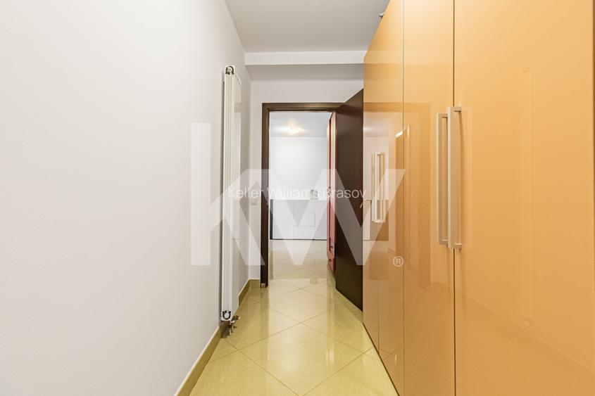 Închiriere apartament 4 camere, acces la parcare cu barieră, strada De Mijloc - 19