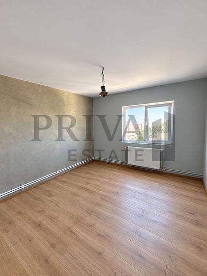 Apartament renovat decomandat 3 camere, 2 bai, 2 balcoane, Bucovina