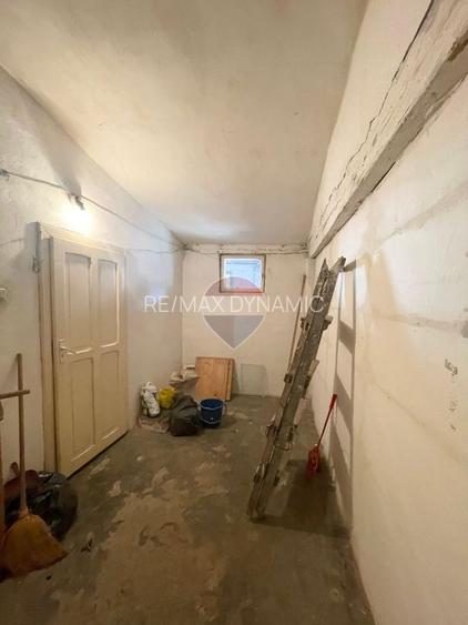 Casă cu 3 camere de vânzare în zona centrala comison 0% + garaj - 26