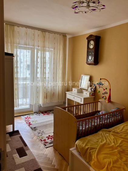 Apartament 3 camere decomandat Dambovita  pe doua parti etaj 3 amenajat centrala - 4