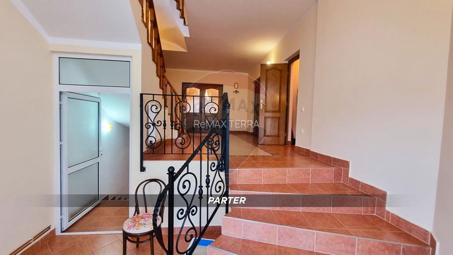 Casă / Vilă de lux cu 2 garaje, 10 camere de vânzare în BAIA MARE - 5