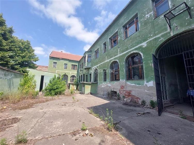 Cladire ultracentrala cu curte privata, pentru activitati diverse - 2