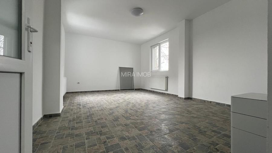 Clădire comercială D+P+2E, 575 mp, teren 500 mp – Chiajna (Roșu),  Bd. Uverturii - 14