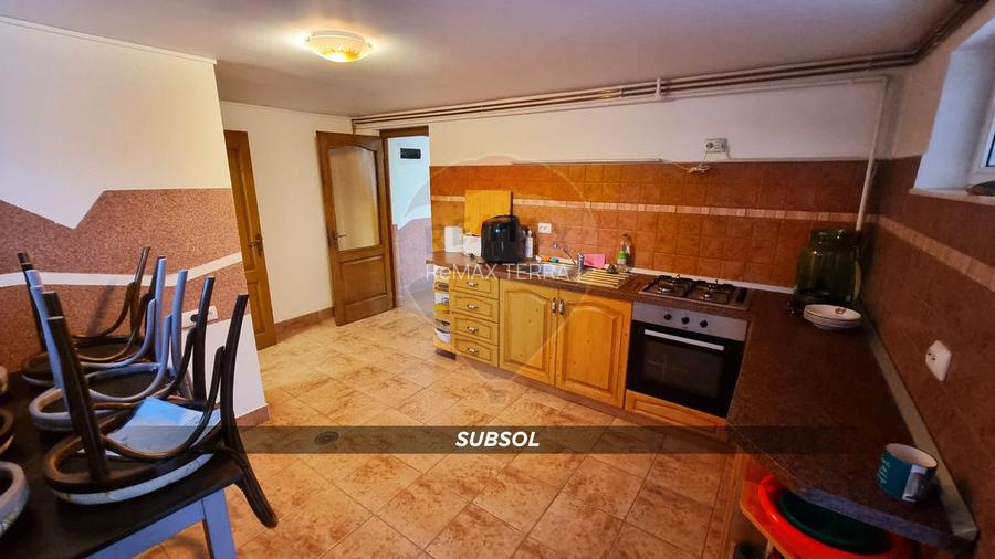 Casă / Vilă de lux cu 2 garaje, 10 camere de vânzare în BAIA MARE - 43