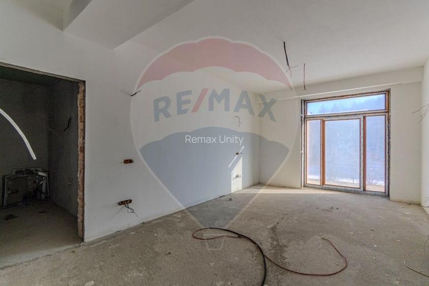 Activ Hotelier SubEvaluat | 18.000 mp construiti | 3 ha teren | BRASOV - 42