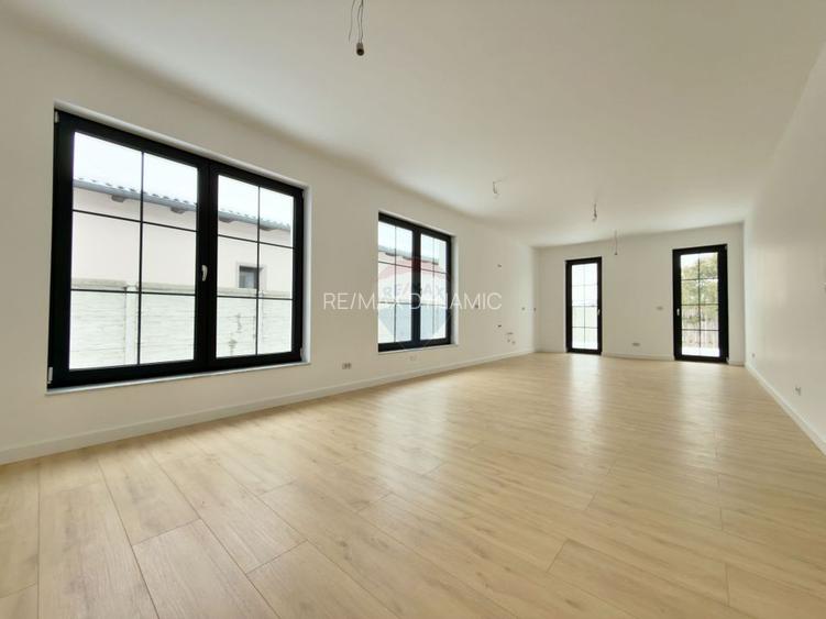 Vilă cu 4 camere de vânzare în Via Carmina - 5