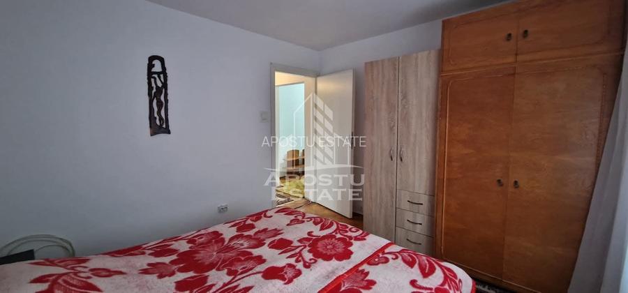 Apartament cu 4 camere, etaj 1, centrala proprie,  Lipovei - 8