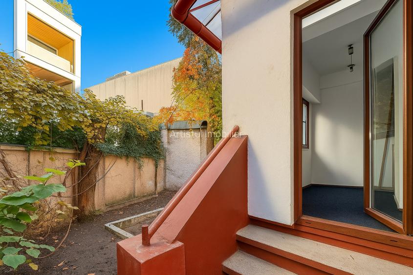 Refugiu interbelic cu 3 camere - 90 mp utili - Curte interioară - 17