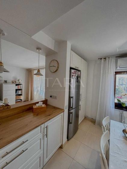Apartament spațios, 4 camere, 106 mp, două balcoane, parcare, central.