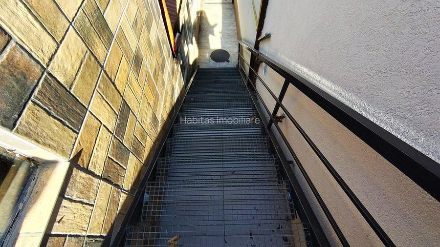 Casă compusa din 3 apartamente, P+E,  zona central - 22