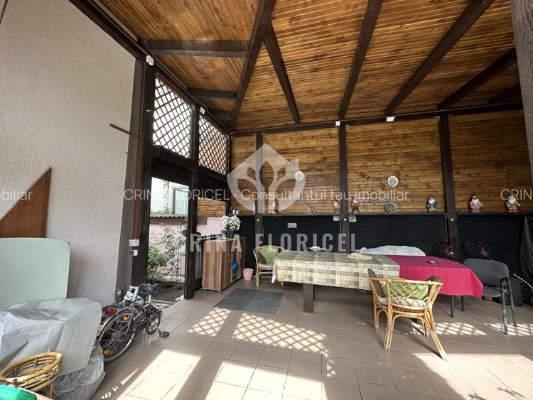 Vanzare vila cu trandafiri in suprafata de 220 mp , teren 536 mp din Domnesti - 12