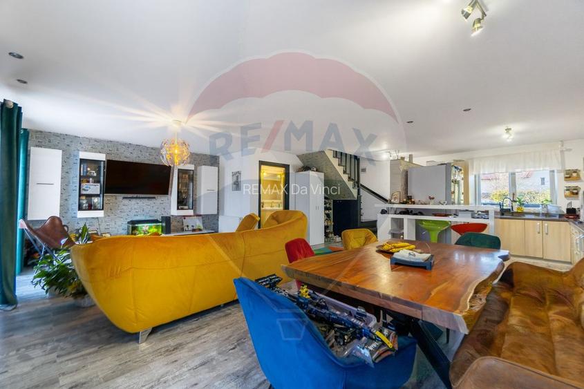 Casă / Vilă cu 4 camere de vânzare în zona Central - 10