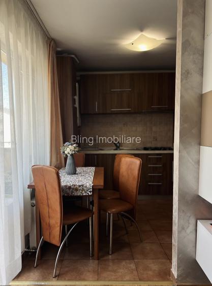Apartament 3 camere , etaj intermediar , zona Eroilor  - 8