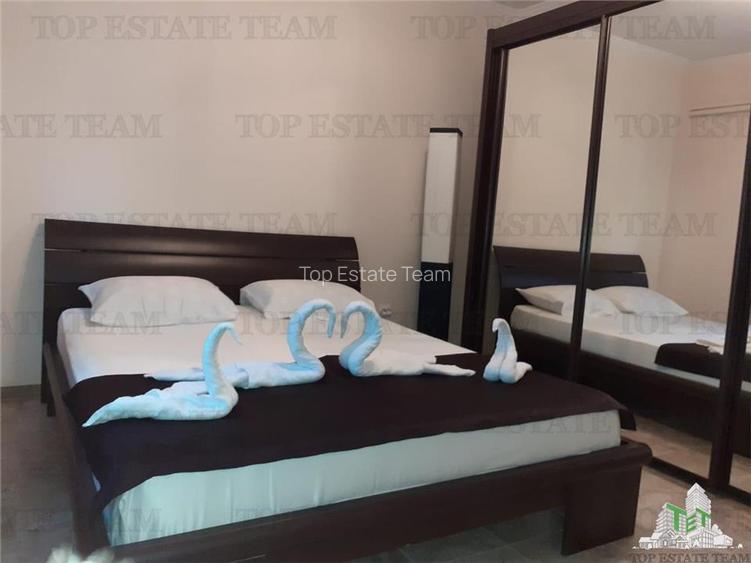 Vila moderna + casa renovata cu 2 apartamente si teren generos  -  Palazu Mare , - 19