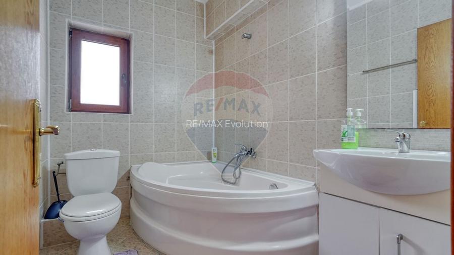 Vilă de vânzare în Predeal – vedere panoramică către pârtia de schi - 17