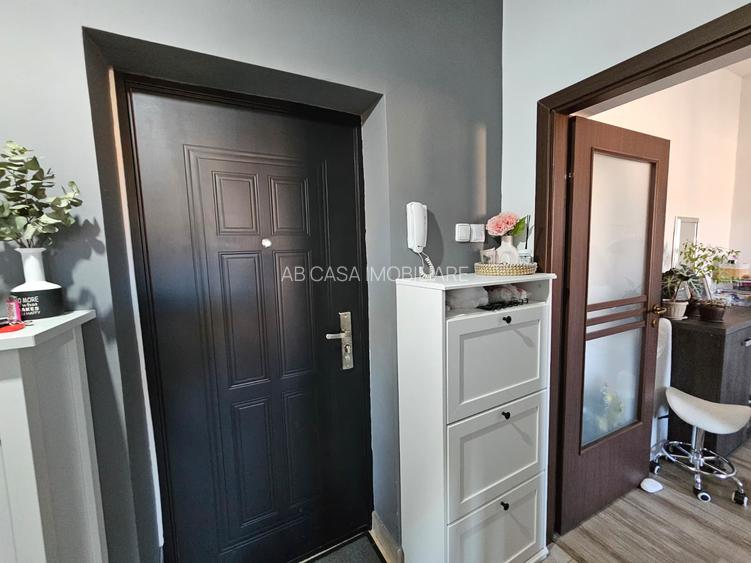 Apartament 2 camere, decomandat, etaj 2 din 2, cu pod, zona Aeroport, comision 0 - 6