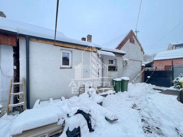 Casa la curte comuna - zona UTA - 8