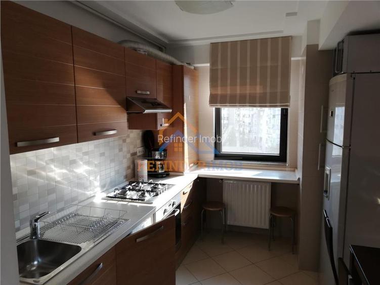 Apartament de vanzare cu 3 camere, zona Decebal - 8