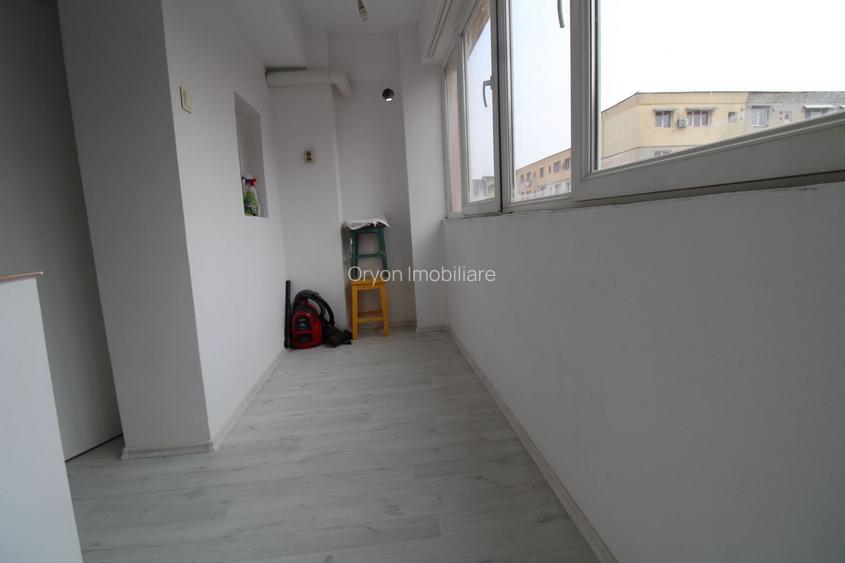 Apartament 2 camere, semidecomandat, 35 Mp,  zona 9 MAI - 4