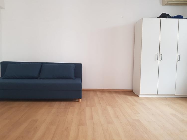 Vanzare garsoniera la curte, renovata, centrala proprie, 62.000 euro