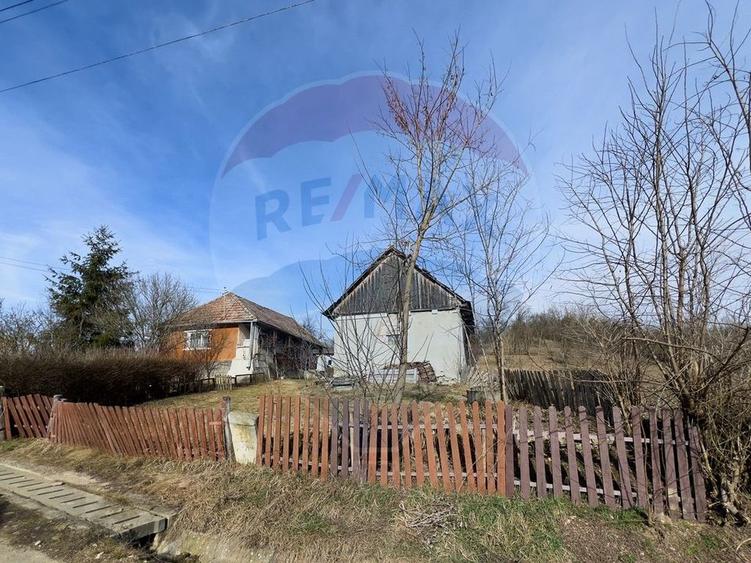 Casa cu 2 camere si teren 4887mp de vanzare in Dabaca