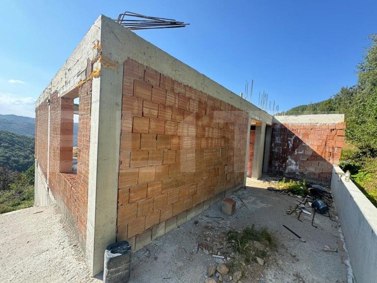 Cabana moderna, 6 camere, 400 mp, zona Muntele Rece