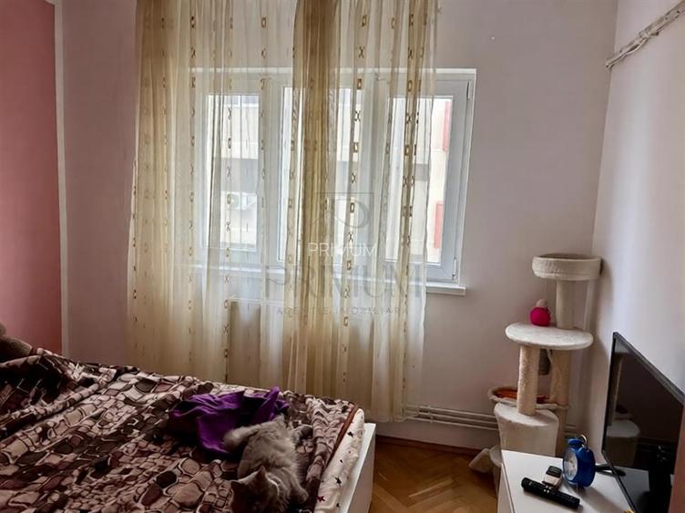 DAMBOVITA - 3 CAM - DECOMANDAT - 2 BAI - 2 BALCOANE - CENTRALA - ETJ.3 - 15