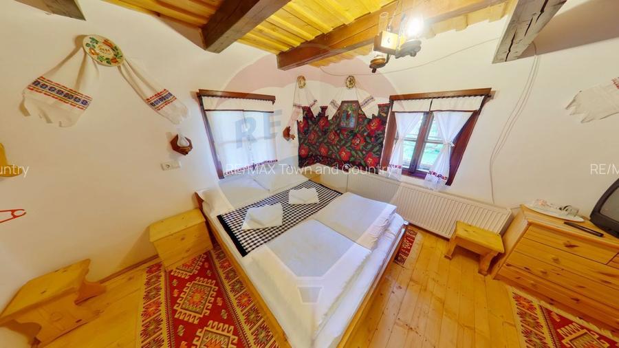 Pensiune cu 10 camere de vânzare în Breb - 15