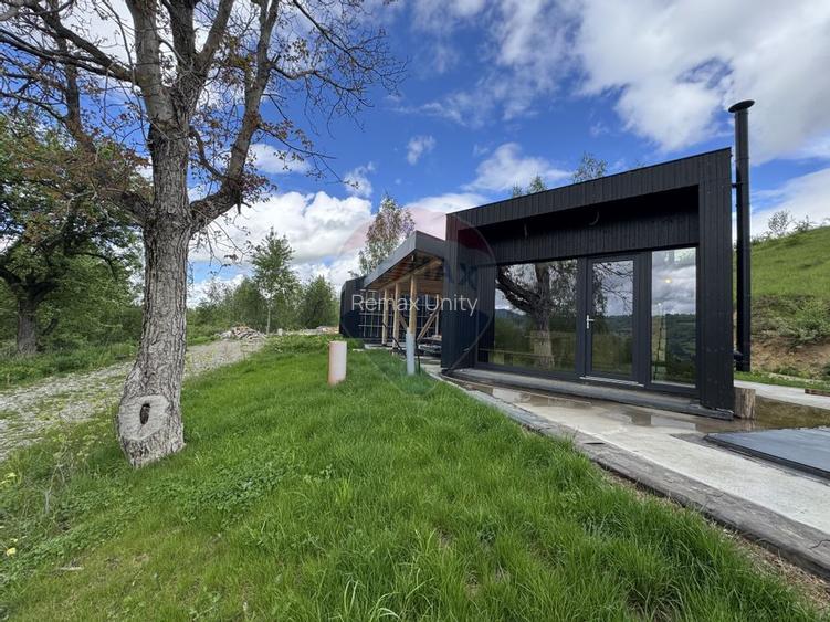 Doua case la munte, cu vedere superba, localizate in Poiana Marului - 34