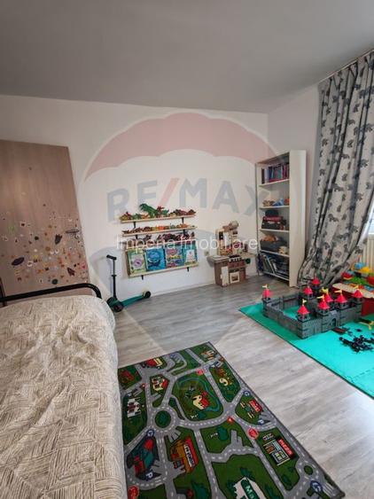 P+E+M cu 13 camere, Bariera Valcii in proximitatea Spitalului Regional - 9