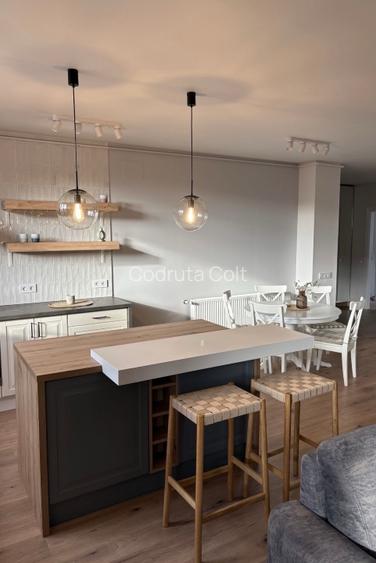 Inchiriez penthouse central, pe 2 niveluri - 2