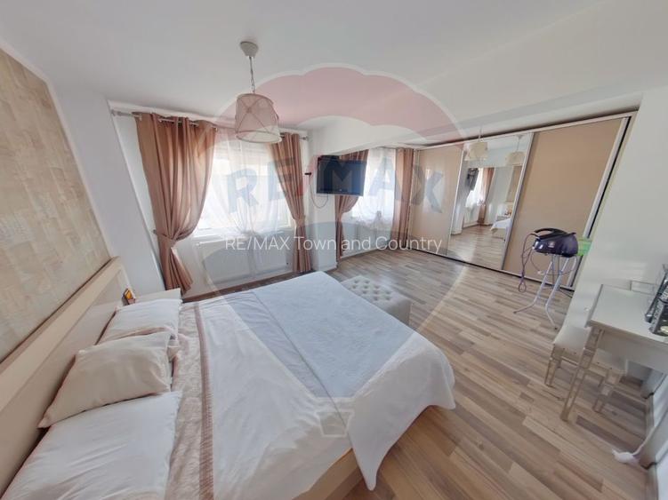 Apartament cu 4 camere de vânzare, Piața 1 Decembrie 1918 - 12
